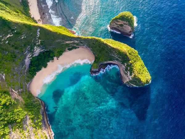 Тропічний Пляж Скеля Острові Нуса Пеніда Індонезія — стокове фото