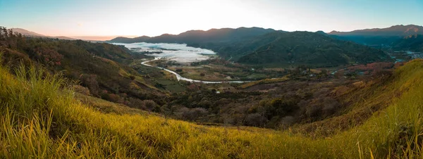 コスタリカの日の出におけるオロシの谷のパノラマ — ストック写真