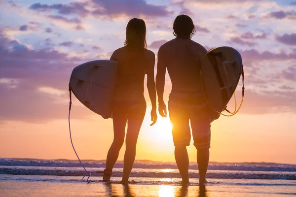 Couple Surfers Standing Beach Boards — Stock Photo, Image