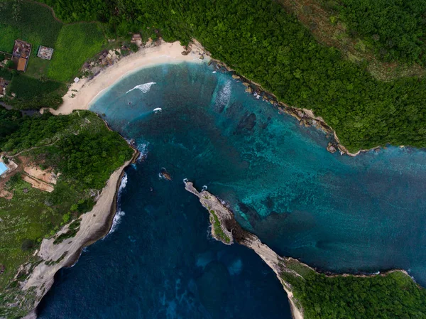 Foto Aérea Costa Tropical Isla Nusa Penida Playa Kelingking Indonesia — Foto de Stock