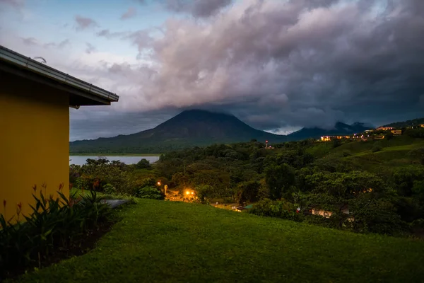 Volcan Arenal Couvert Nuages Coucher Soleil Costa Rica — Photo