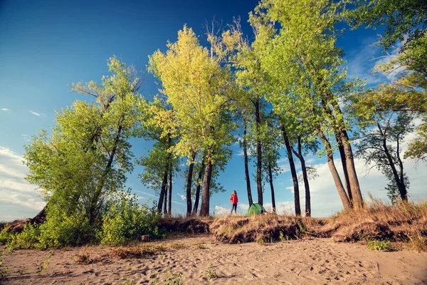 Young Lady Standing Tent Wild Area — Stock Photo, Image