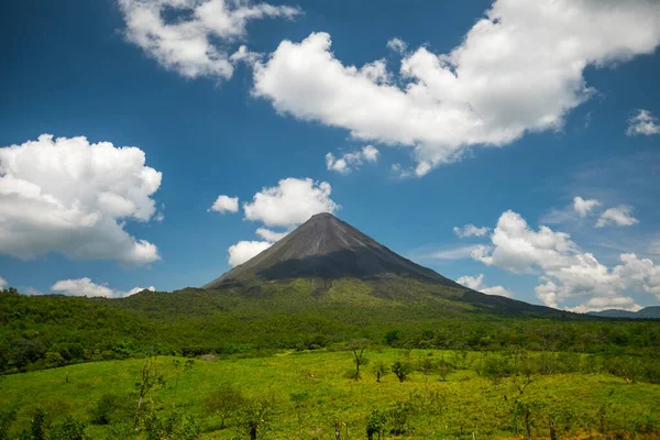 Volcán Del Arenal Día Soleado Costa Rica — Foto de Stock