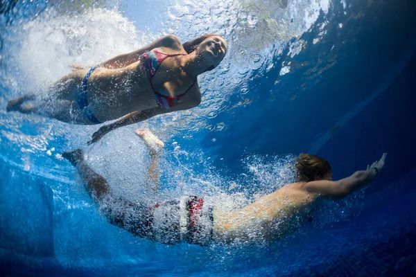Underwater Shot Young Couple Jumping Pool — Stock Photo, Image