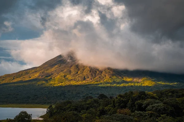 Volcano Arenal Covered Clouds Sunset Costa Rica — Stock Photo, Image