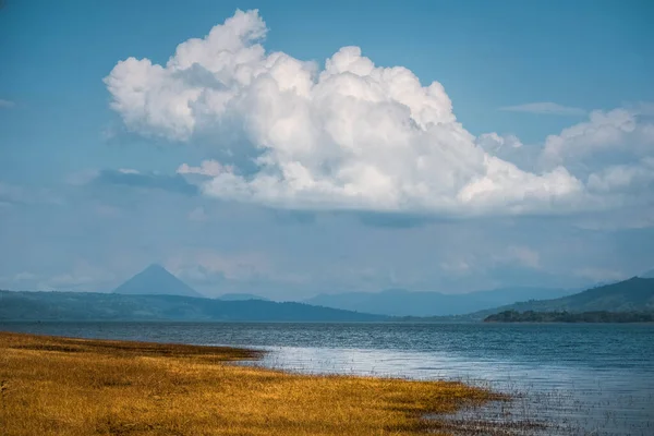 Extremo Norte Del Lago Arenal Con Volcán Del Arenal Horizonte — Foto de Stock