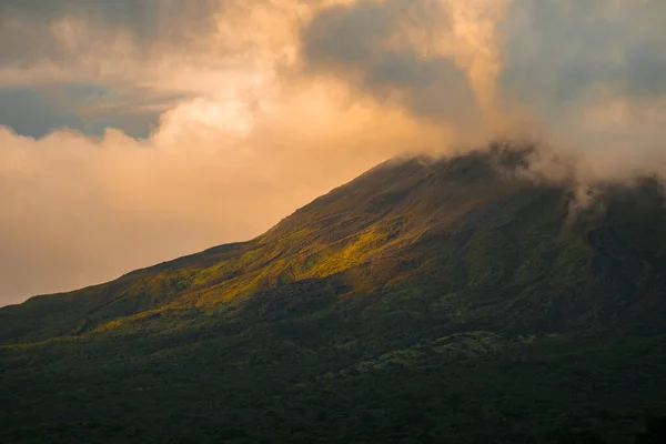 Consigna Del Volcán Activo Del Arenal Durante Atardecer Costa Rica —  Fotos de Stock
