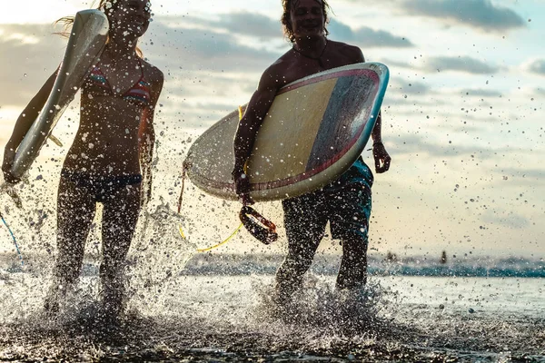 Couple Surfers Run Boards Lots Splashes — Stock Photo, Image