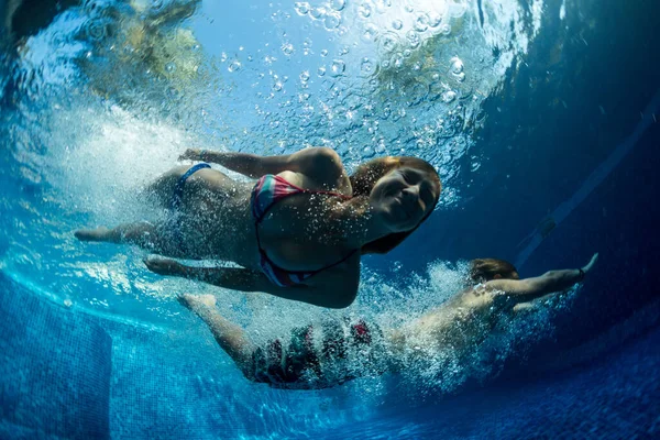 Underwater Shot Couple Jumping Pool — Stock Photo, Image