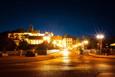 Alacakaranlıkta Fussen şehrinde. Almanya