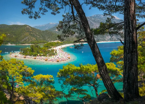 Rahatlatıcı Insanlarla Dolu Oludeniz Plajı Mavi Göl Fethiye Türkiye — Stok fotoğraf