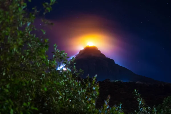 Montaña Iluminada Adams Peak Por Noche Sri Lanka — Foto de Stock