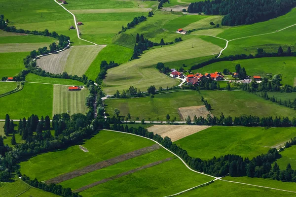 Pequena Aldeia Entre Campos Verdes Alemanha — Fotografia de Stock