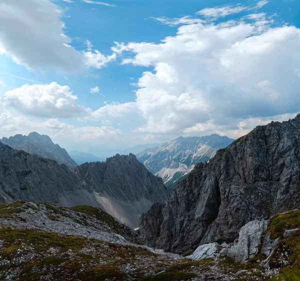 Alpen Een Zomer Zonnige Dag Met Pluizige Wolken Oostenrijk — Stockfoto