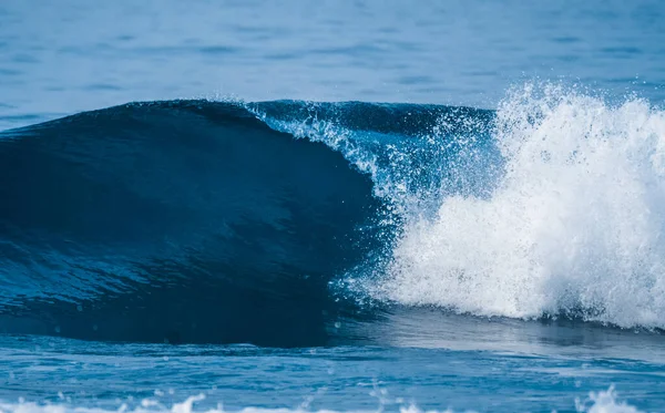 Onda Oceânica Rebentar Costa — Fotografia de Stock