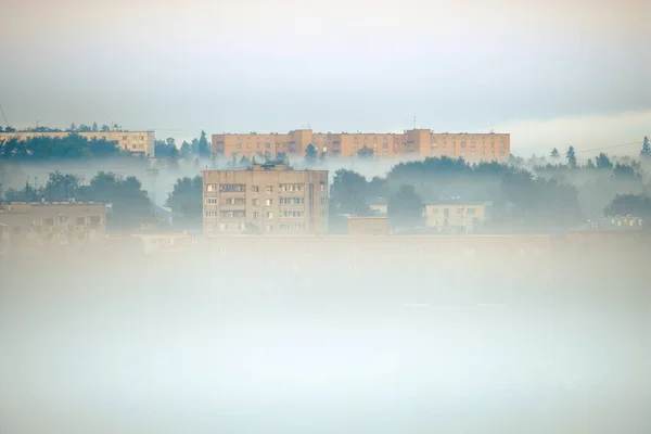 Zicht Gebouwen Izjevsk Een Mist — Stockfoto