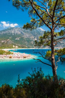Oludeniz plajı ve Ege Denizi 'nin açık mavi suyu, Türkiye