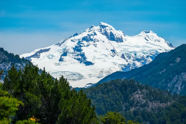 Berg Mit Schnee Und Wald Stadt Bariloche Argentinien — Stockfoto