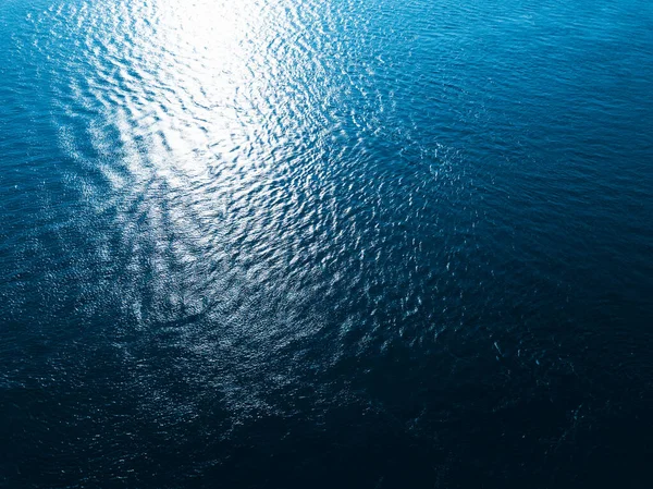Deniz Sörfü Hava Manzarası Çerçevenin Sol Tarafındaki Güçlü Deniz Akıntısı — Stok fotoğraf