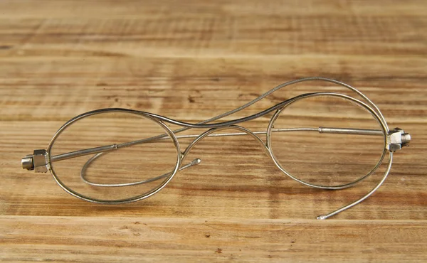 Stare okulary na podłoże drewniane — Zdjęcie stockowe