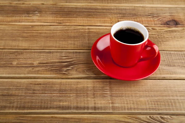 Copo vermelho com café — Fotografia de Stock