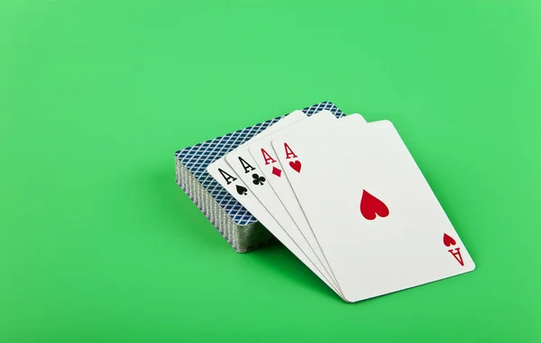 Jogando cartas em um fundo verde — Fotografia de Stock