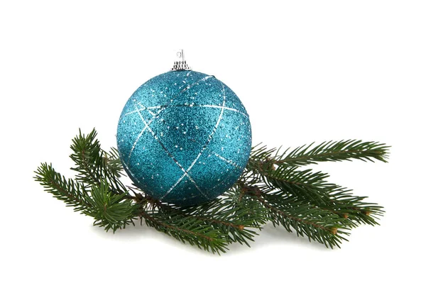 Bola azul rama de árbol de Navidad —  Fotos de Stock