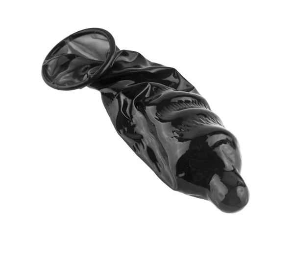 Černé kondom izolovaných na bílém pozadí closeup — Stock fotografie