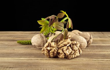 siyah arka plan üzerinde ceviz