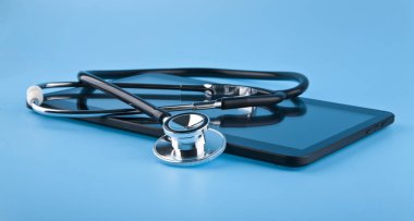 stetoskop ve tablet