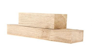 Tahta beyaz arkaplanda izole edildi 