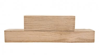 Tahta beyaz arkaplanda izole edildi 