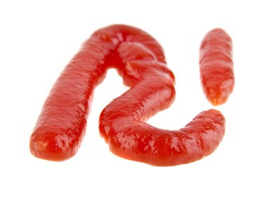 beyaz zemin üzerine ketçap