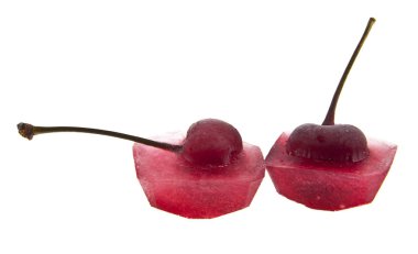 Kırmızı Kiraz buzun içinde olduğunu