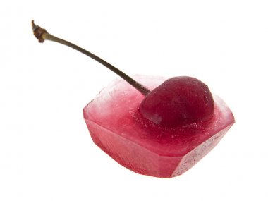 Kırmızı Kiraz buzun içinde olduğunu