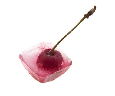 Kırmızı Kiraz buzun içinde olduğunu