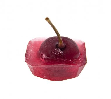 Kırmızı Kiraz buzun içinde olduğunu