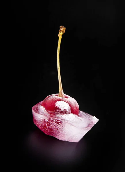 Red cherry is in ice — Stock Photo, Image