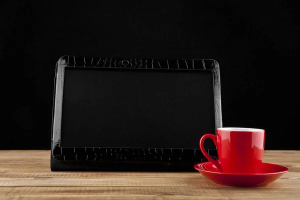 Zwarte tablet Pc en koffie — Stockfoto