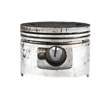 Beyaz arka plan üzerinde eski piston 