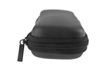 Beyaz arka planda siyah çantası 