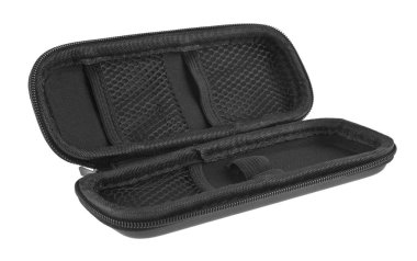 Beyaz arka planda siyah çantası 