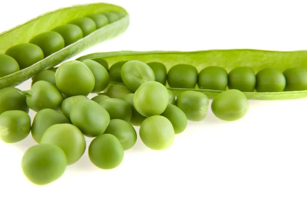 白色背景的绿豆 — 图库照片
