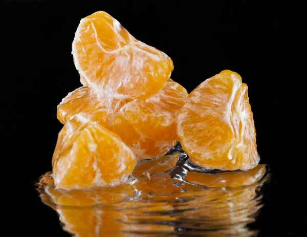 Oranges in drops of water — Stock Photo, Image