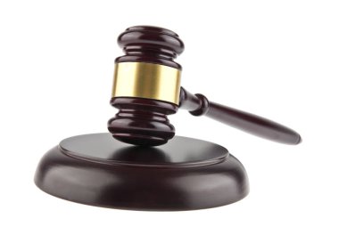 Beyaz arkaplanda ahşap tokmak