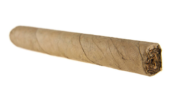 Сигара на белом фоне