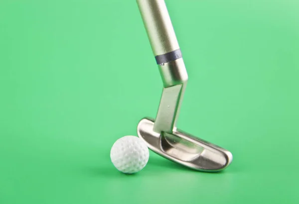 Putter y pelota de golf —  Fotos de Stock