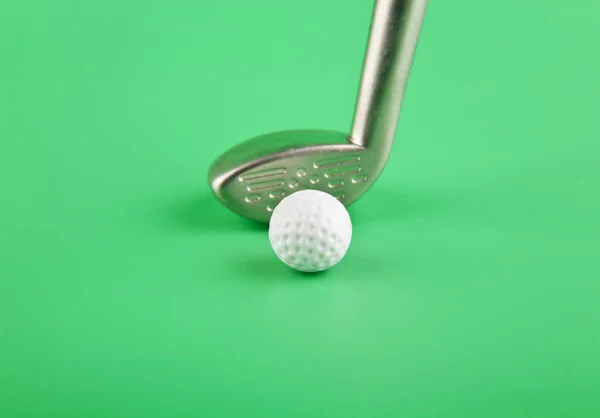 Putter y pelota de golf —  Fotos de Stock