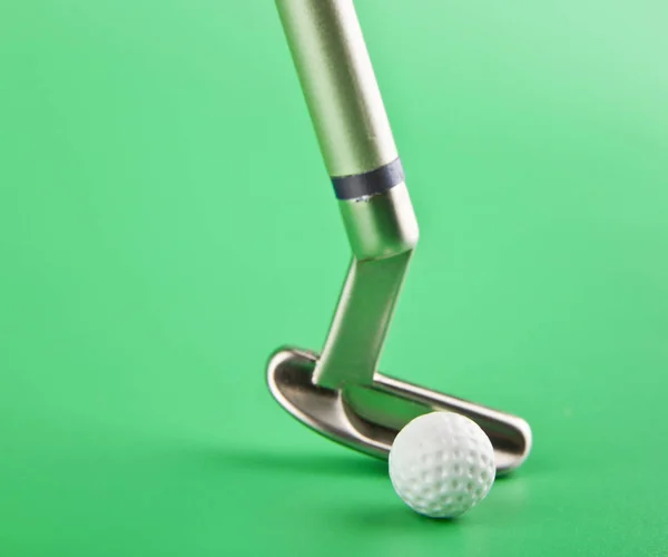 Putter y pelota de golf — Foto de Stock