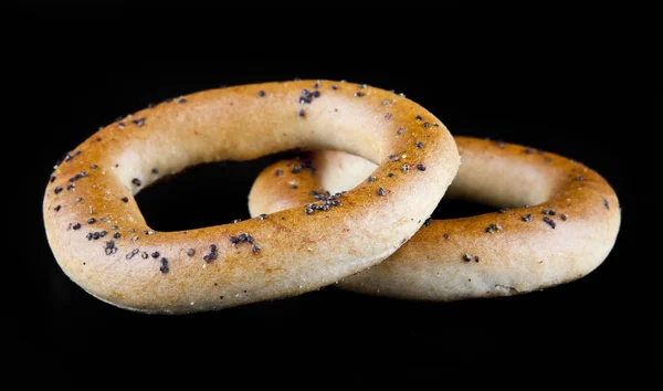 Siyah arkaplanda simit — Stok fotoğraf